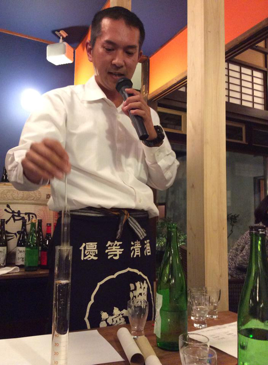 日本酒度の説明中.jpg